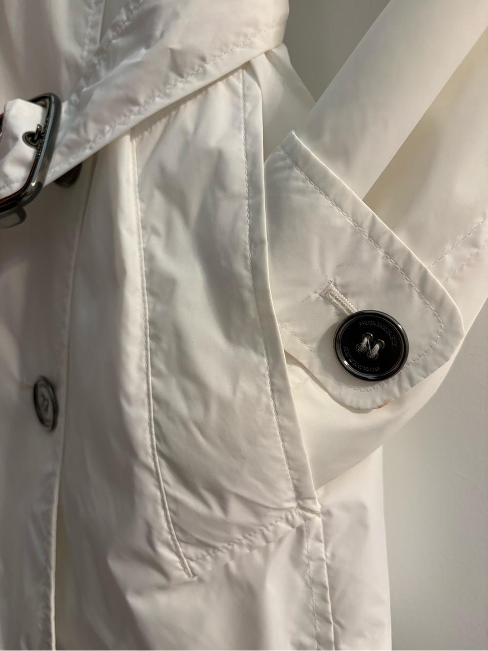 Burberry White Nylon Double-Breasted Trench Jacket with Belt - Picture 3 of 12